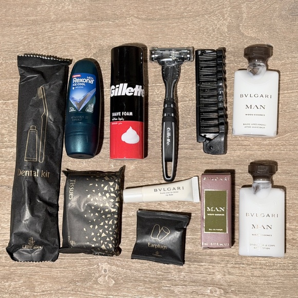 BVLGARI | Emirates Business Class Toiletry Bag for Men - Picture 4 of 6